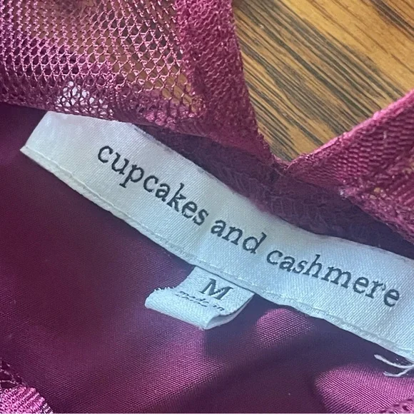 Cupcakes and cashmere Davey layered bell sleeve wine lace top M - Picture 8 of 15